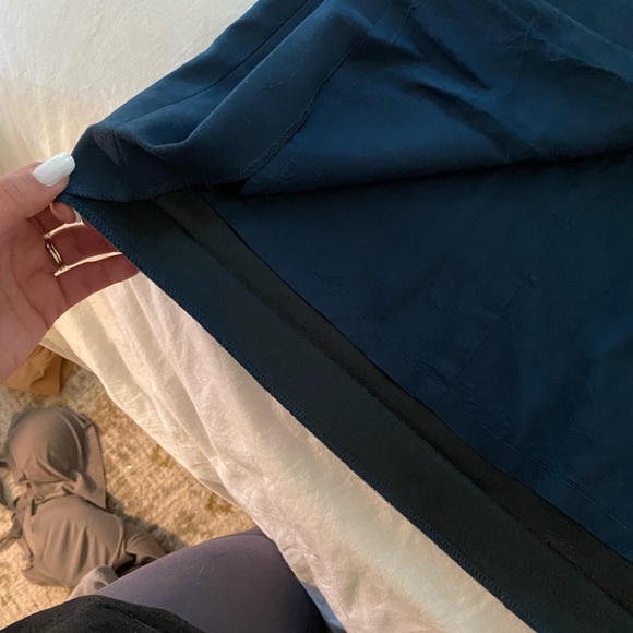 BCBG navy pencil skit with front slit - Picture 4 of 4